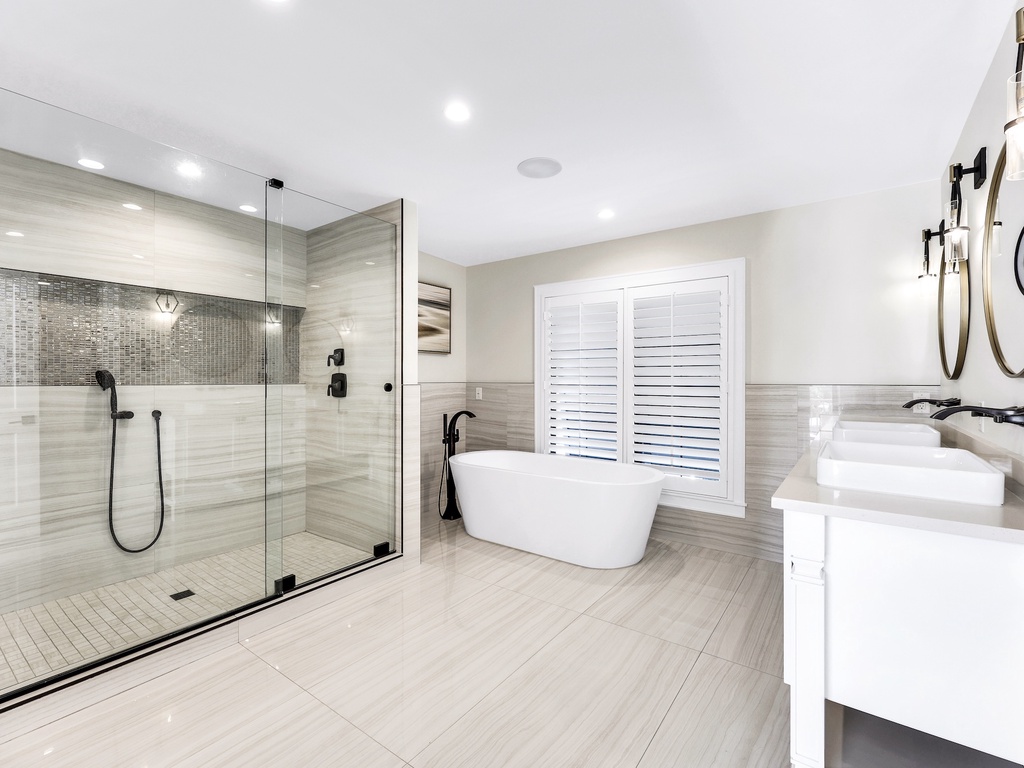 Rainshower and Soaking Tub