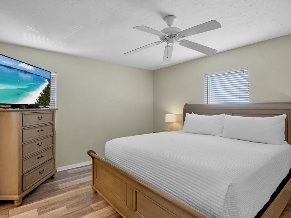 Second Bedroom, Queen