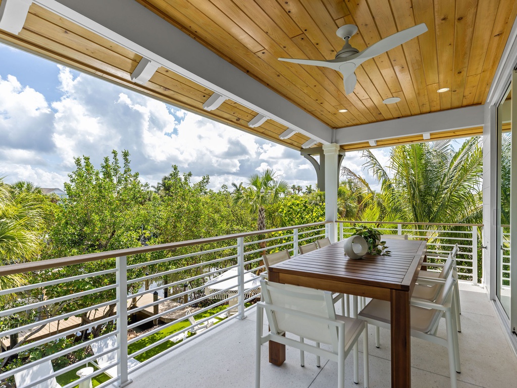 Outdoor Dining on Private Balcony