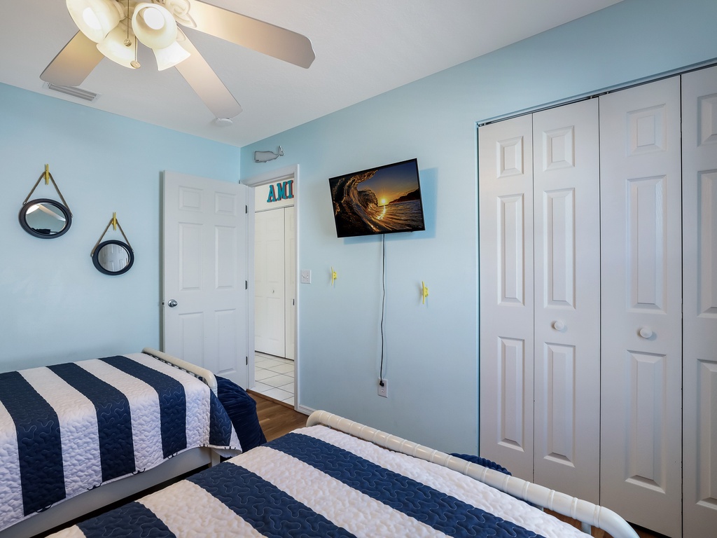 Third Bedroom - Two Twins