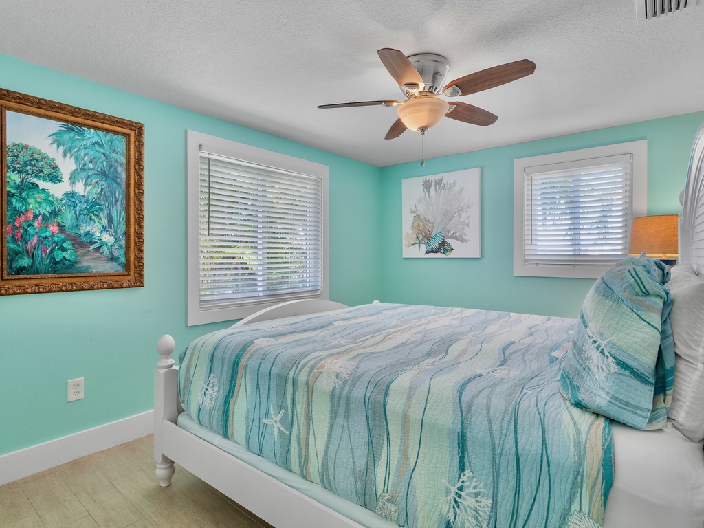 Second Bedroom, Queen