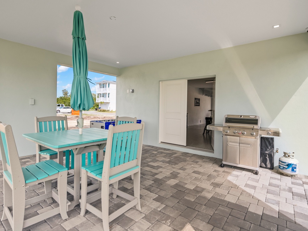 Covered Lanai, Outdoor Dining