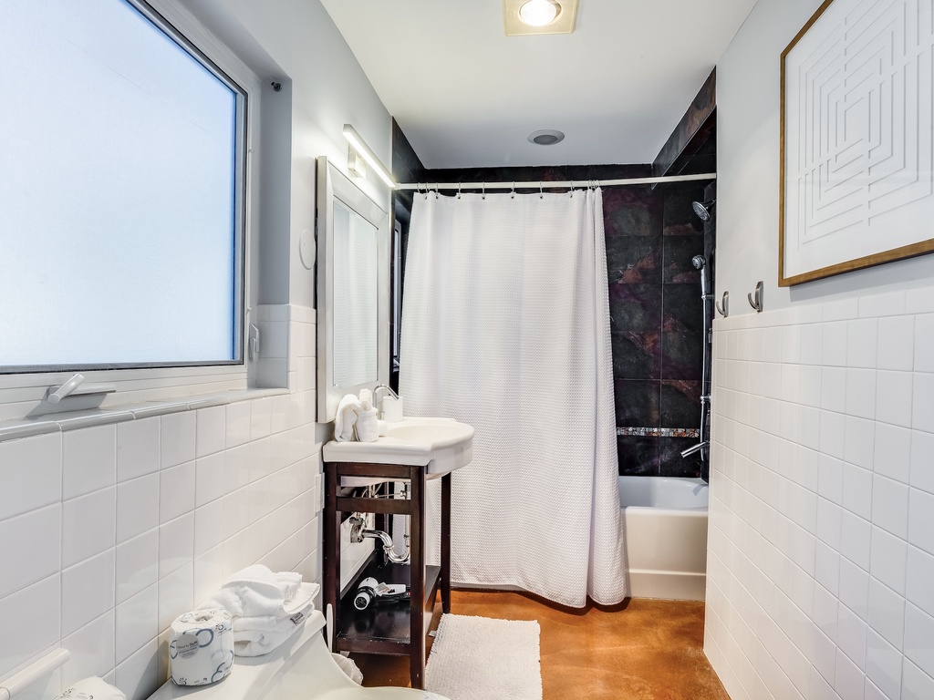 Second Bathroom, Ensuite