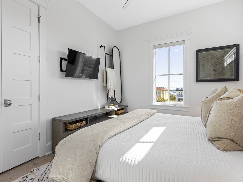 Seventh Bedroom, King