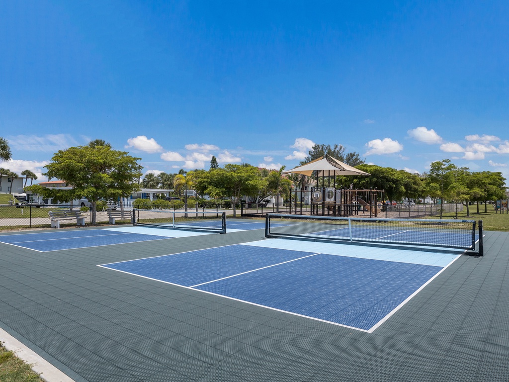 Nearby Tennis Courts