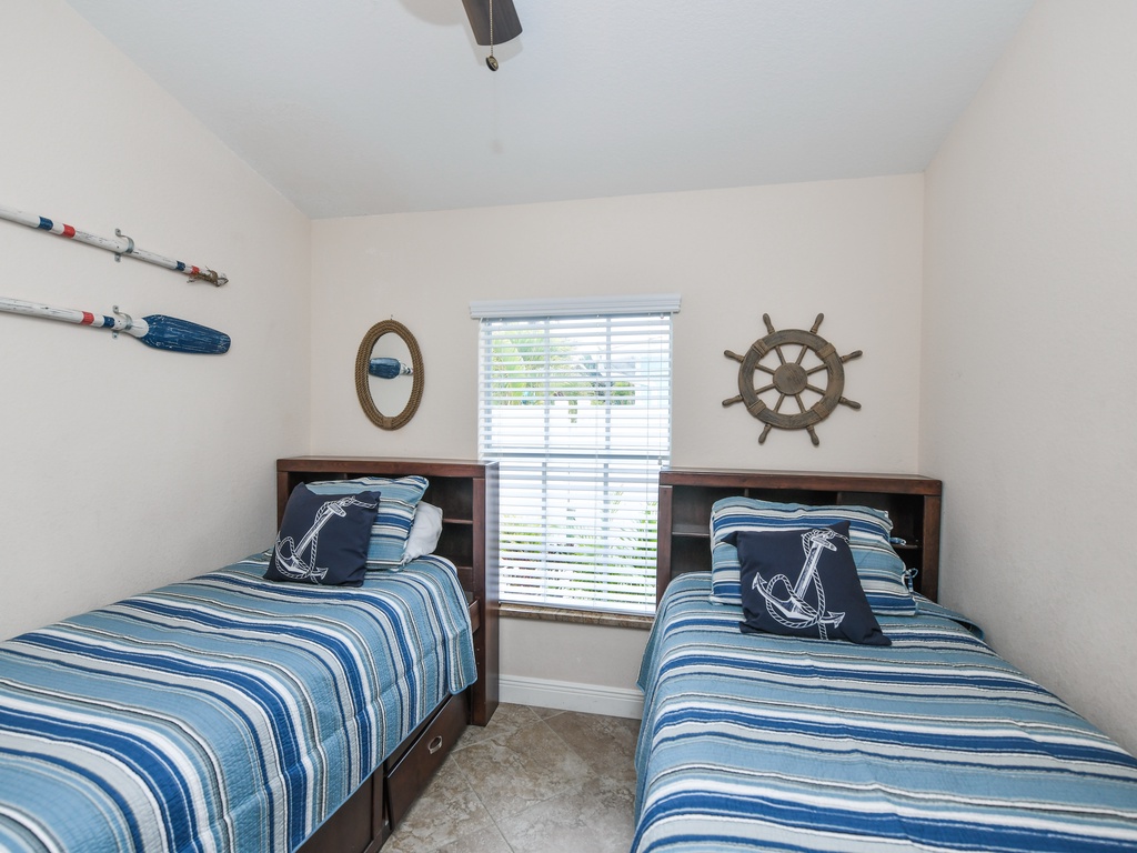 Third Bedroom - Two Twins