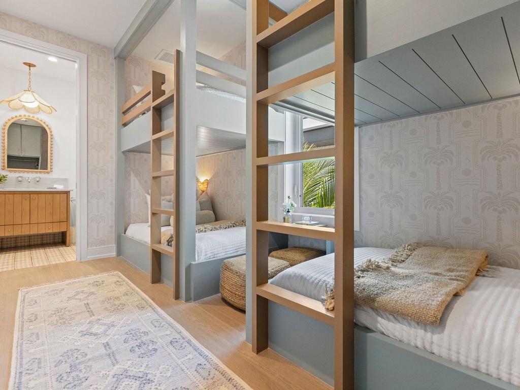 Fifth Bedroom, King bed