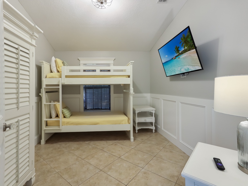 Sixth Bedroom (3rd Floor), Twin-over-Twin bunk