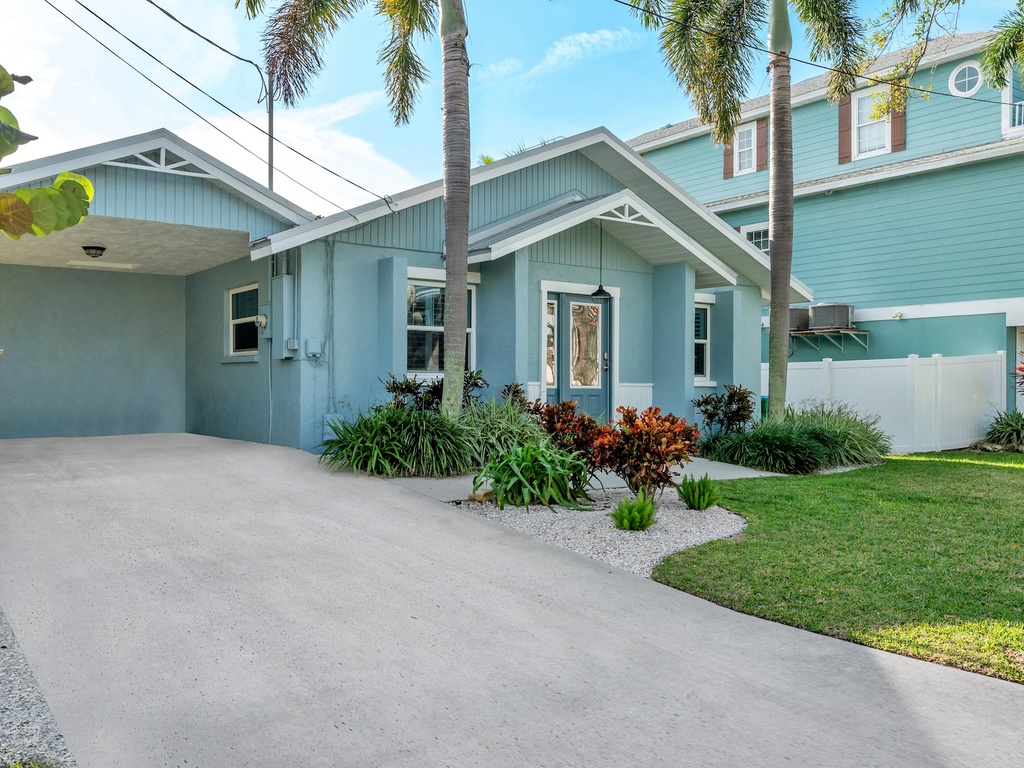 Jackie’s Cottage by Anna Maria Island Accommodations