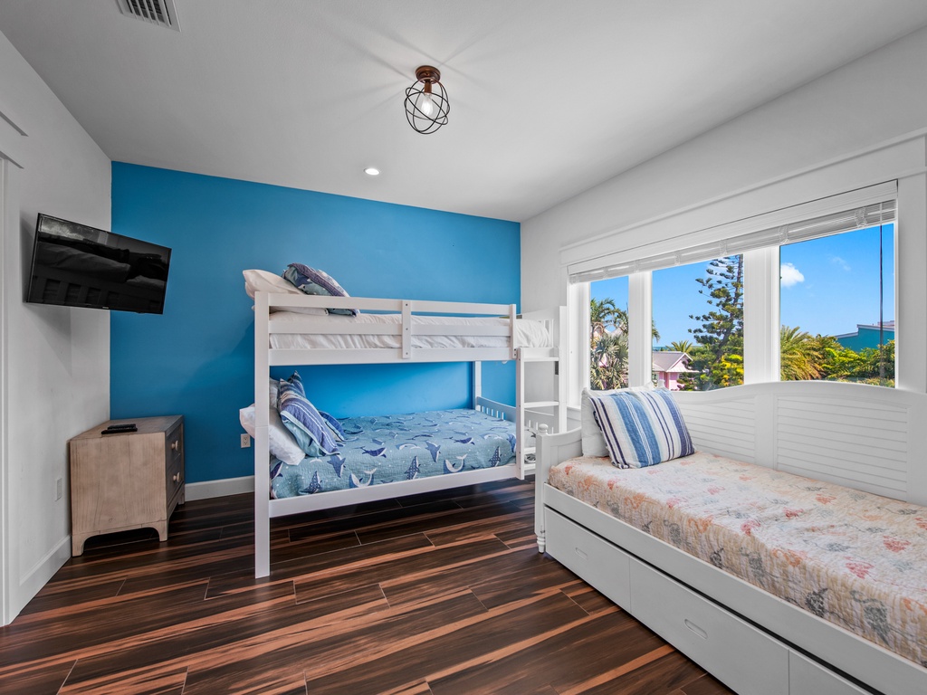 Sixth Bedroom - Twin/Full and Daybed