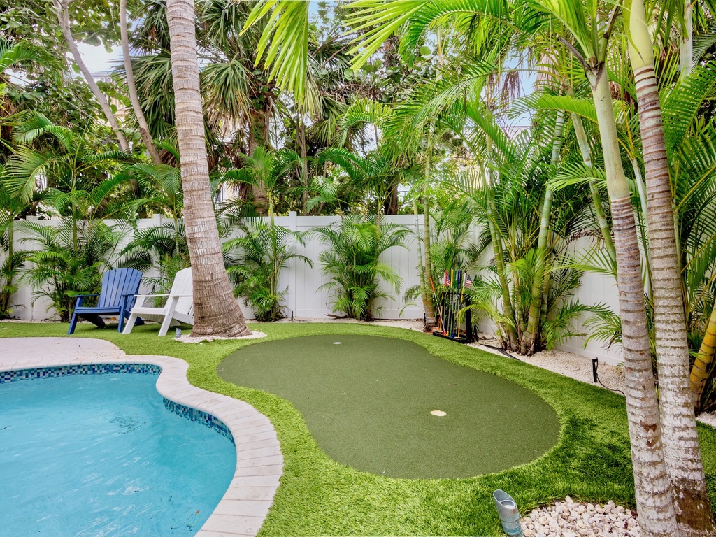 Backyard putting green