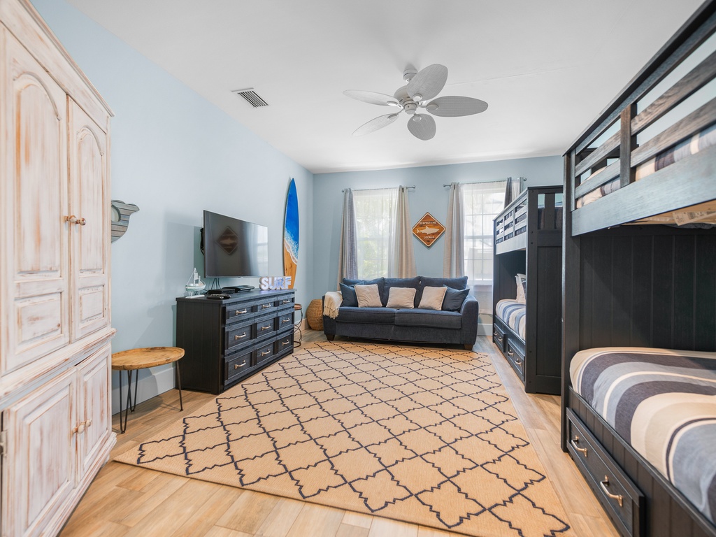 Fifth Bedroom - Two Twin Bunks