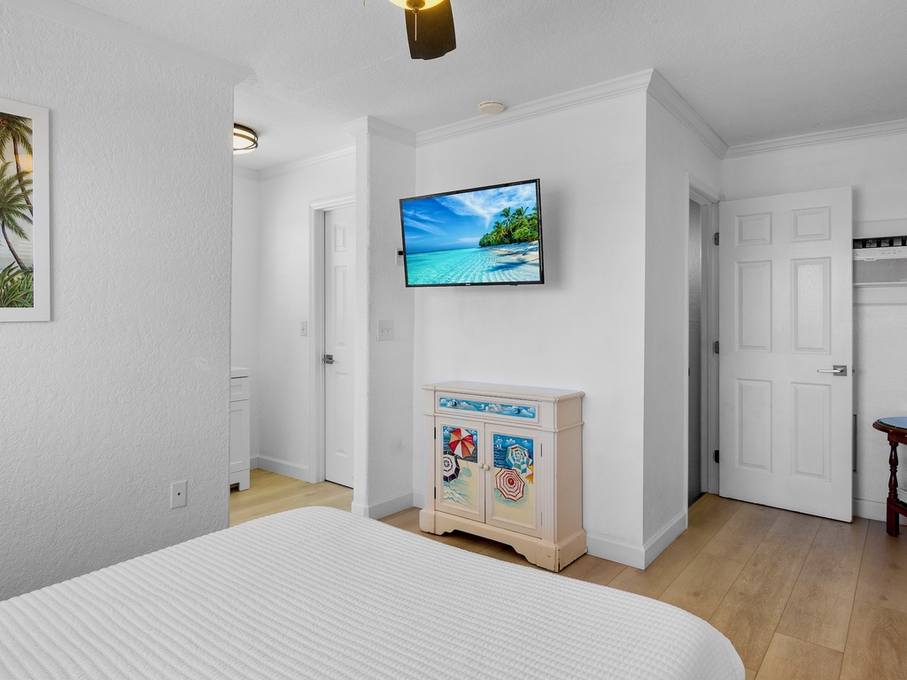 Second Bedroom - Queen