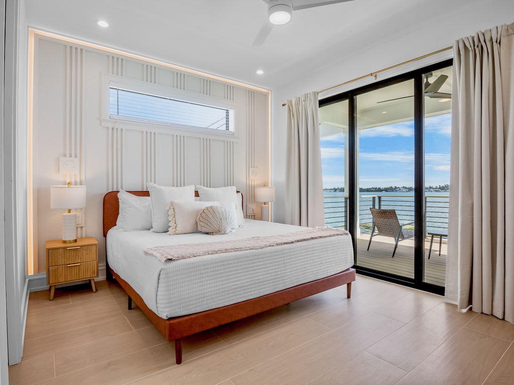 Second Bedroom, King bed