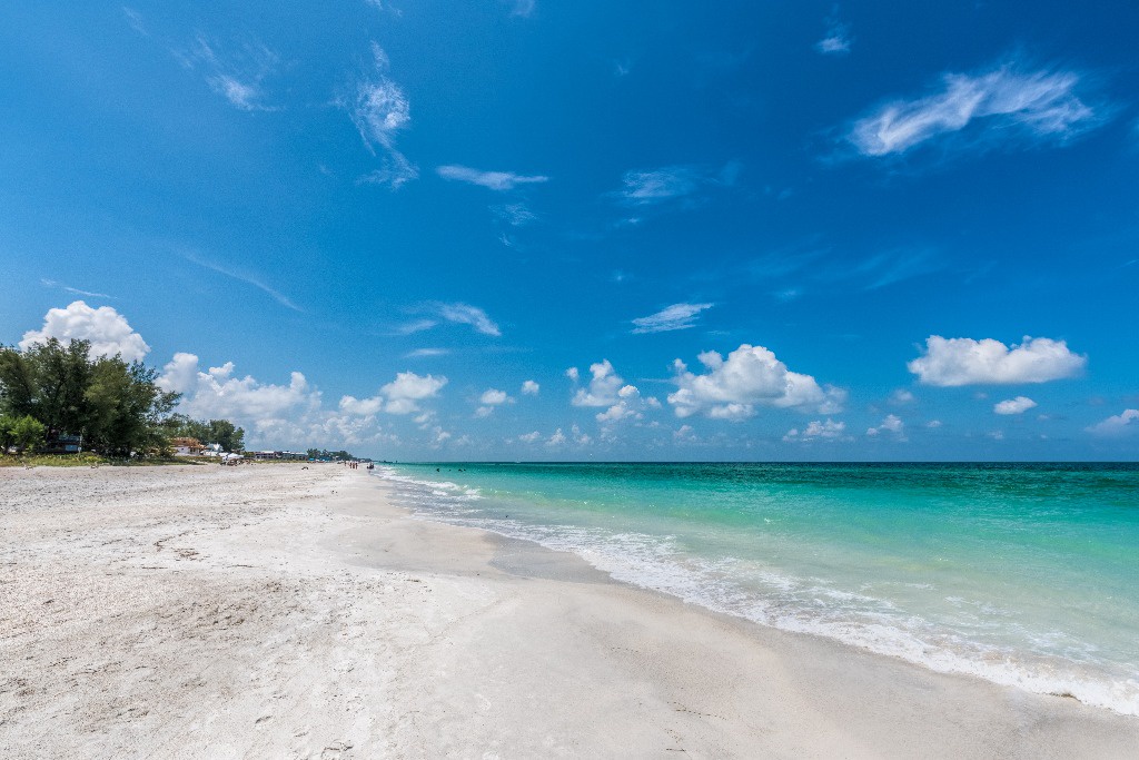 Short Walk to Iconic Holmes Beach!