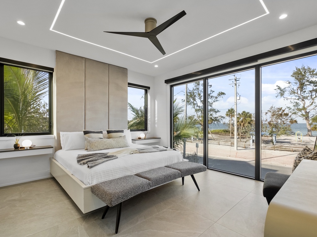 Secondary Bedroom, King