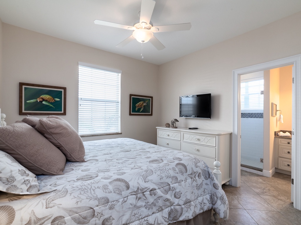 Fifth Bedroom, King bed