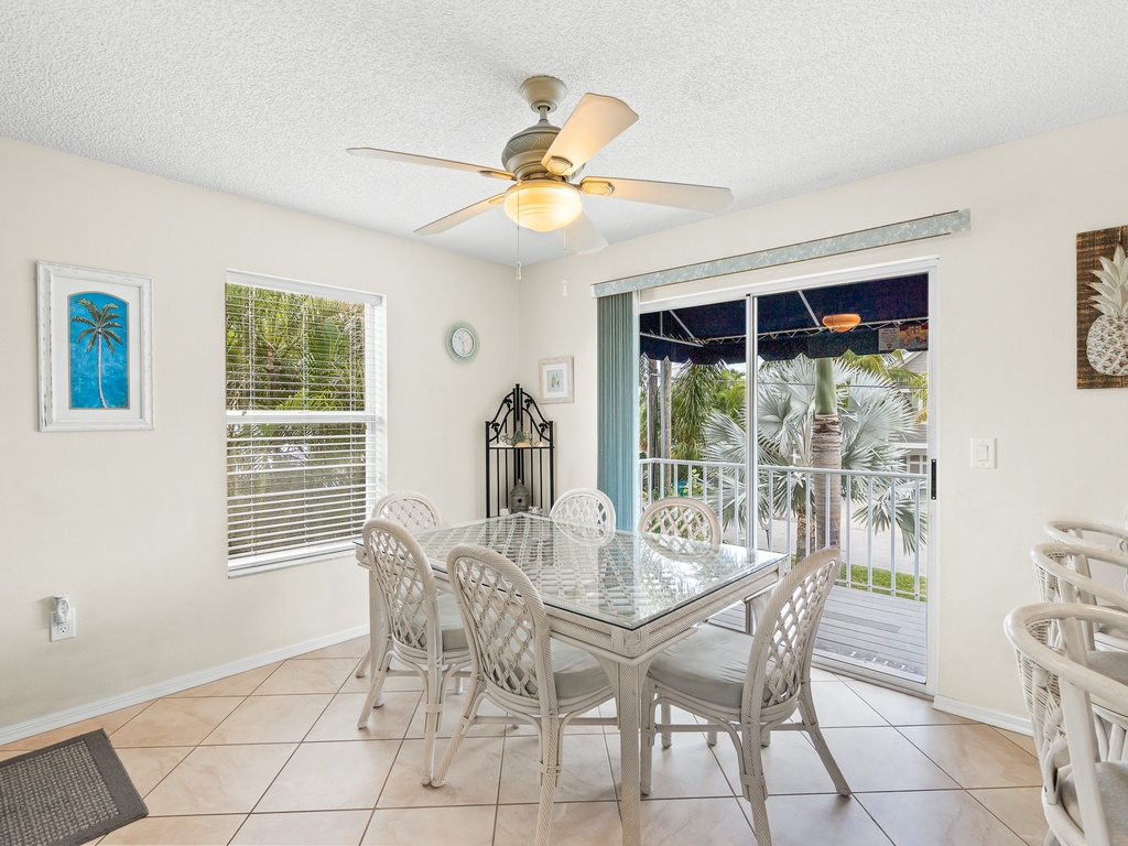 Eat In Breakfast Nook and Front Balcony