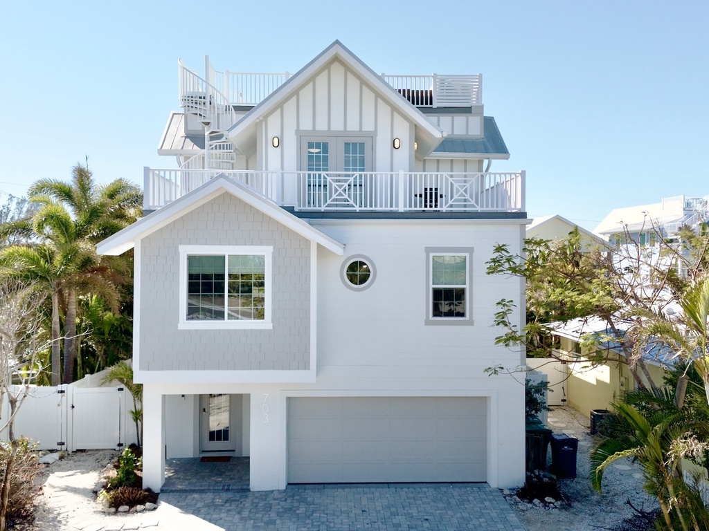 Coconut Breeze Estate by Anna Maria Island Accommodations