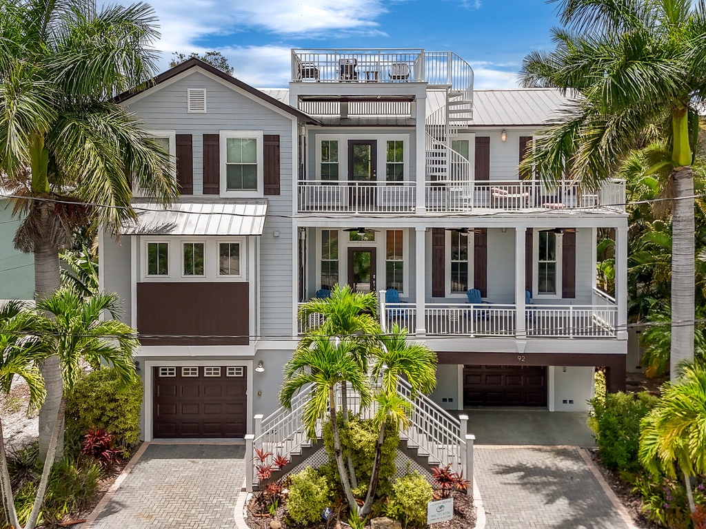 Full-View Entrance Perspective