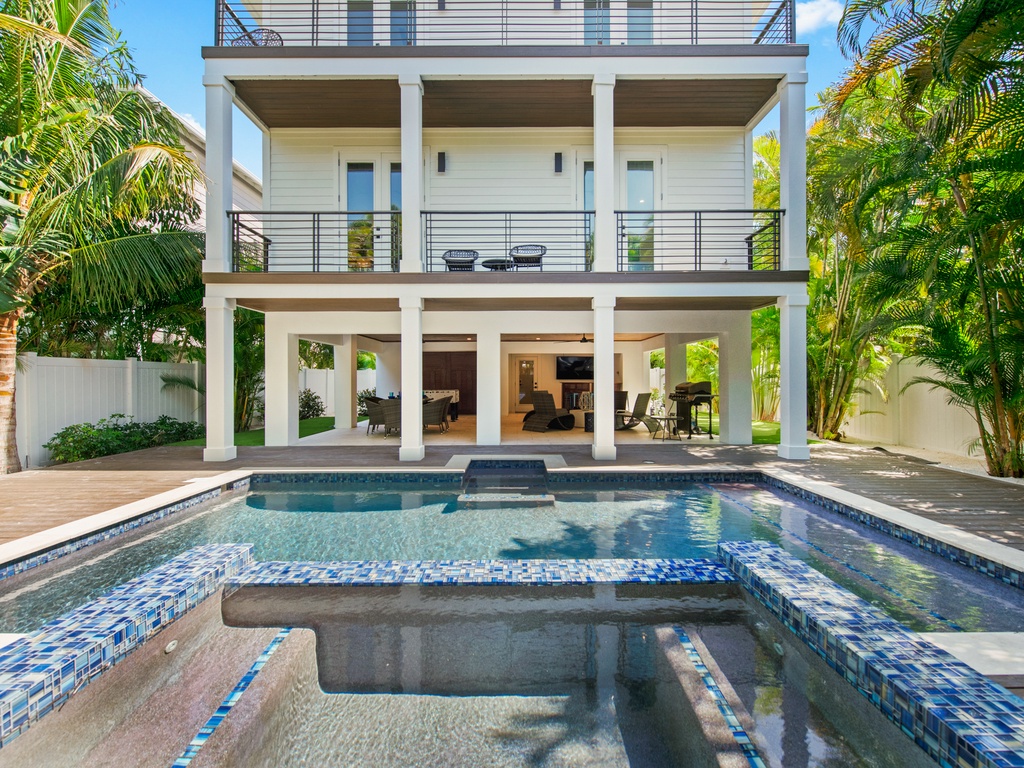 Large Private Pool and Spa