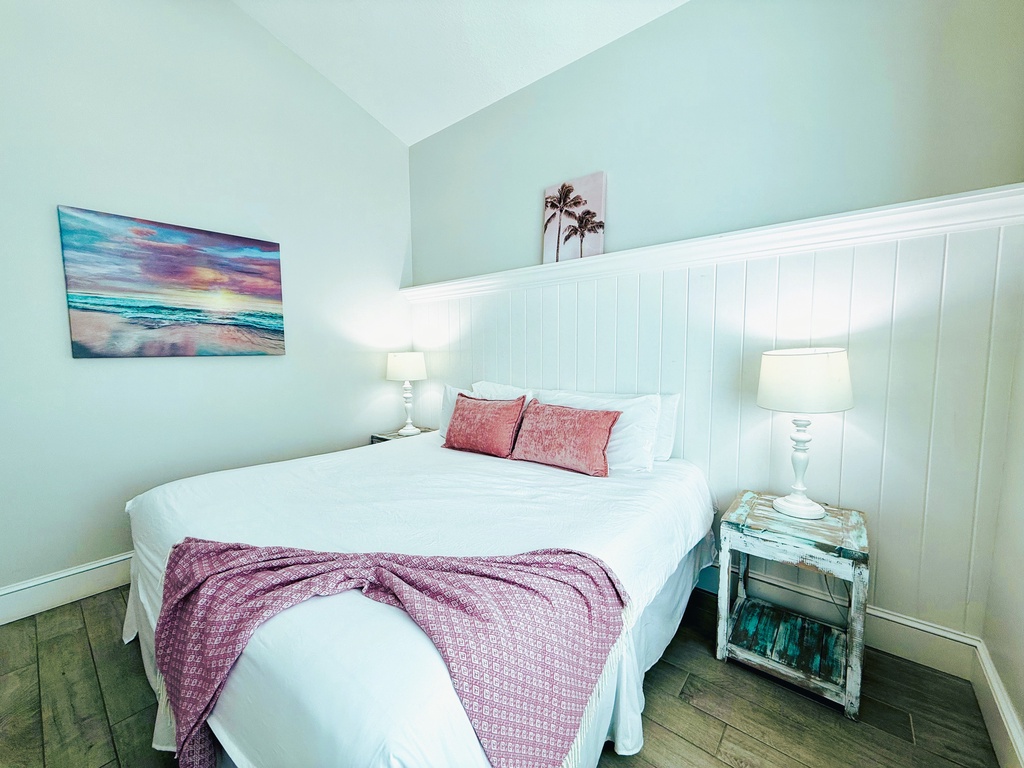 Second Bedroom - King Bed - Main Floor