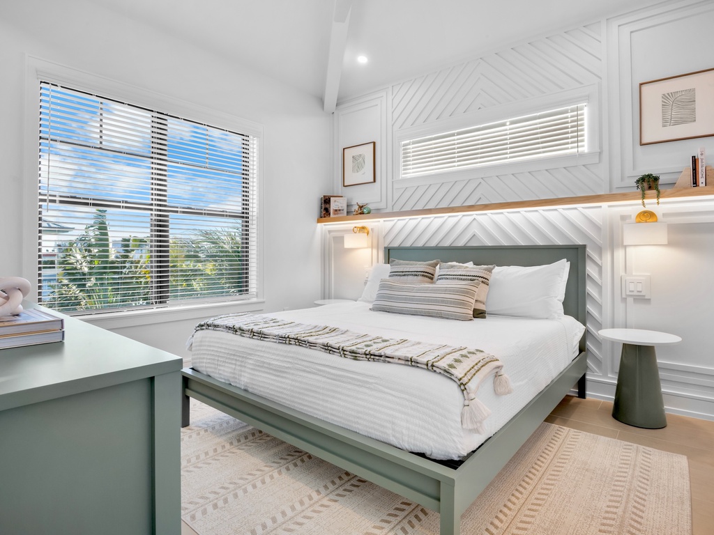 Third Bedroom, King bed