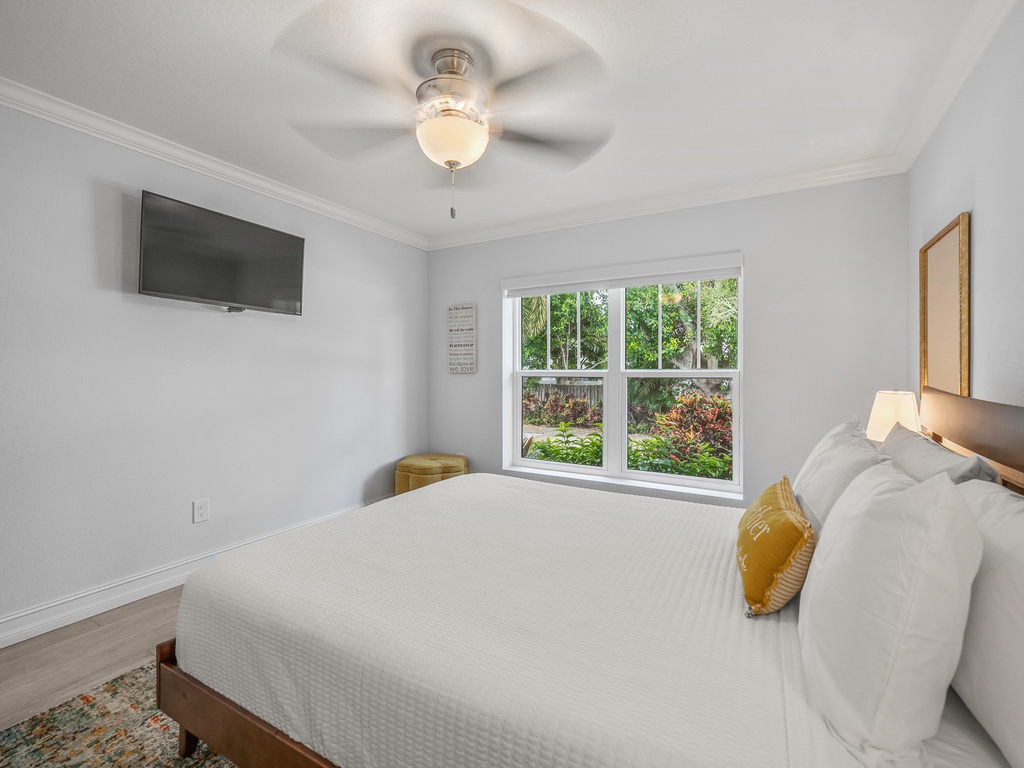 Second Bedroom - Queen