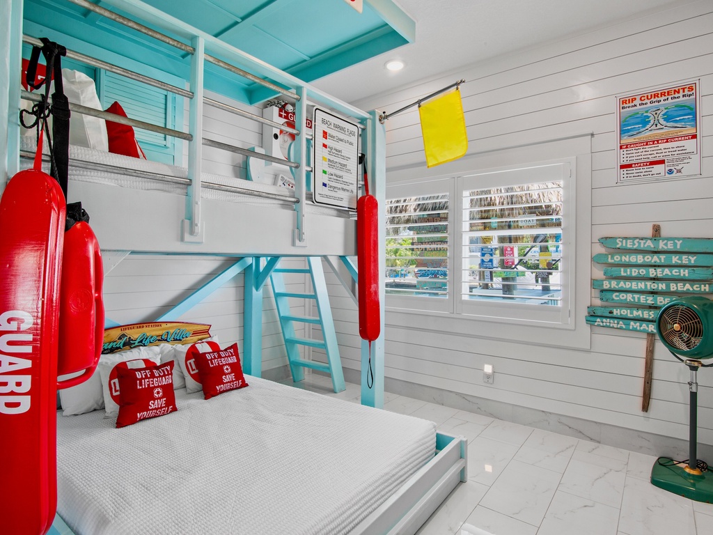 Third Bedroom, Full/Queen Bunk