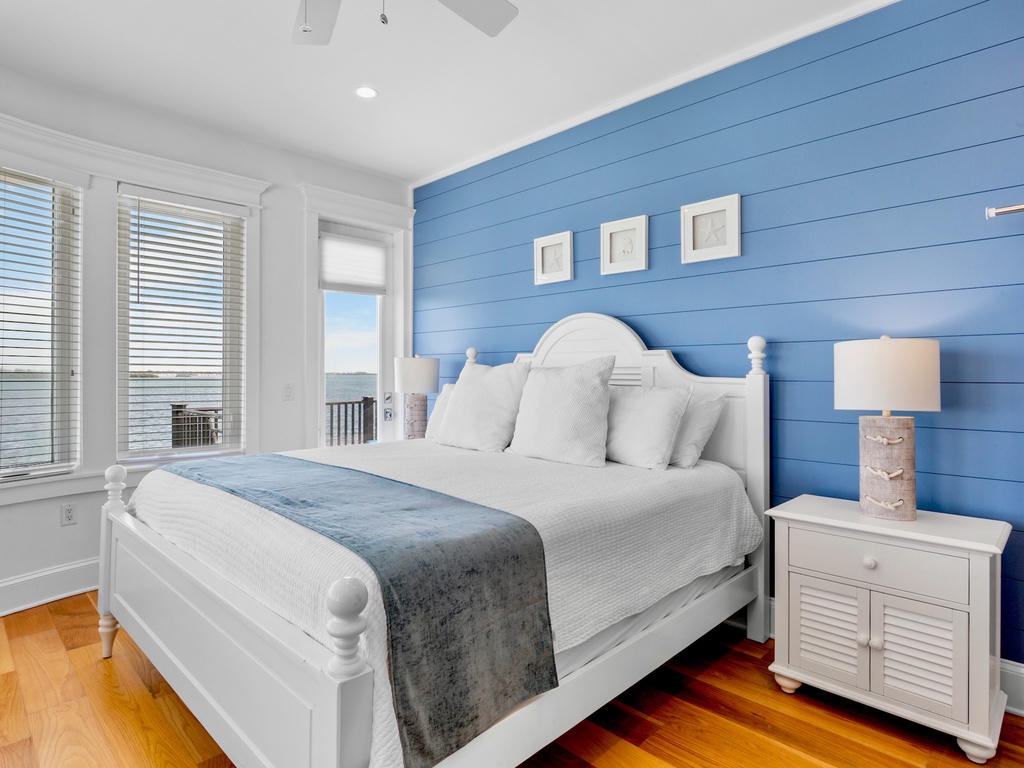 Primary Bedroom (3rd floor)- King bed