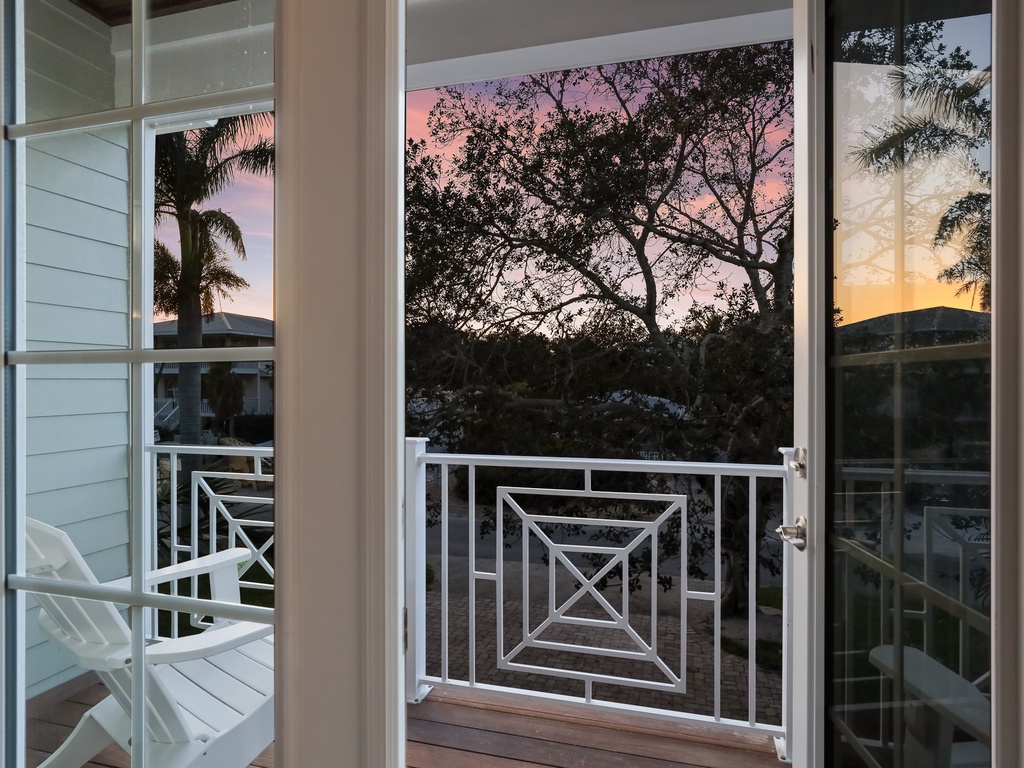 Second Bedroom (2nd Floor), King bed