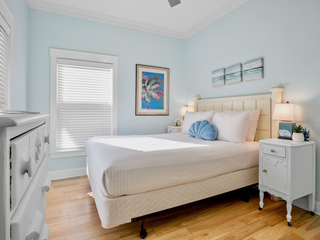 Second Bedroom, Queen bed