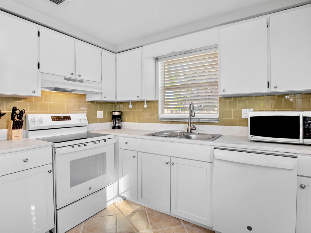 Fully equipped kitchen