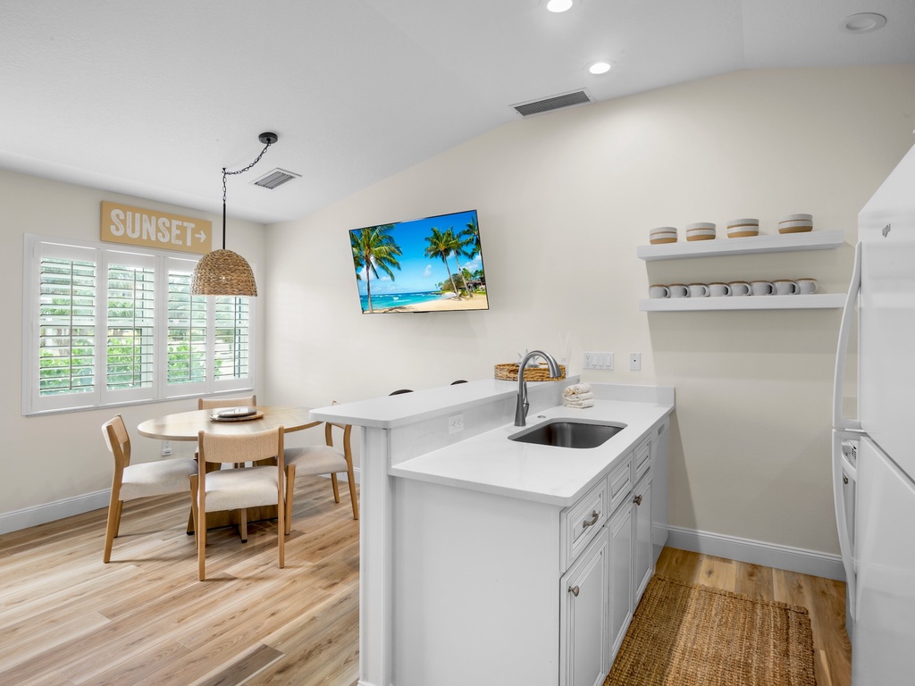 Tiki Sunshine by Anna Maria Vacations