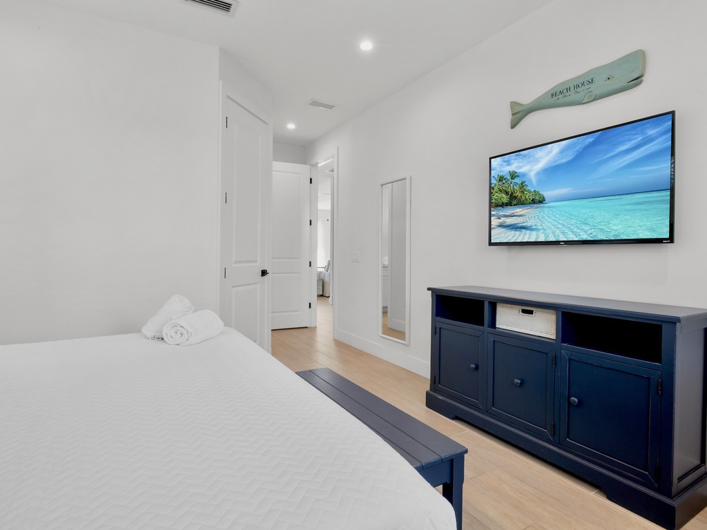 Second Bedroom (2nd Floor), King bed