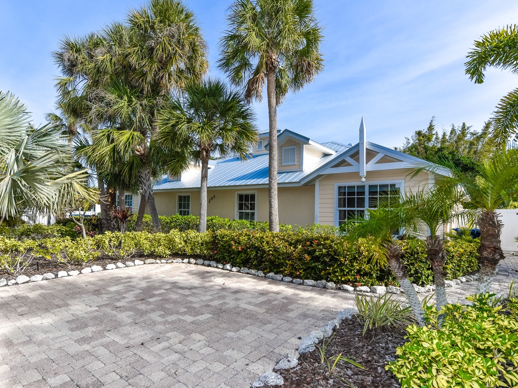 Single Level Duplex Home with Private Pool