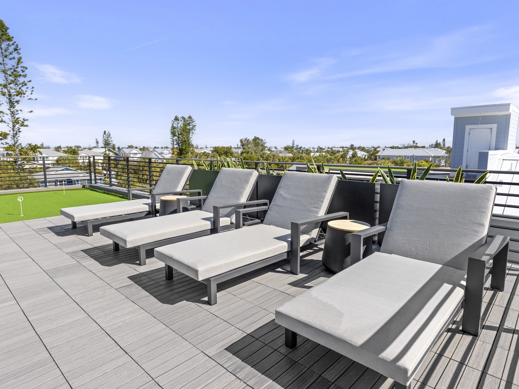 Rooftop Deck with Seating
