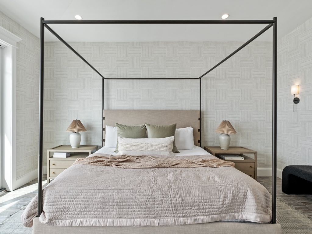 Eighth Bedroom, King