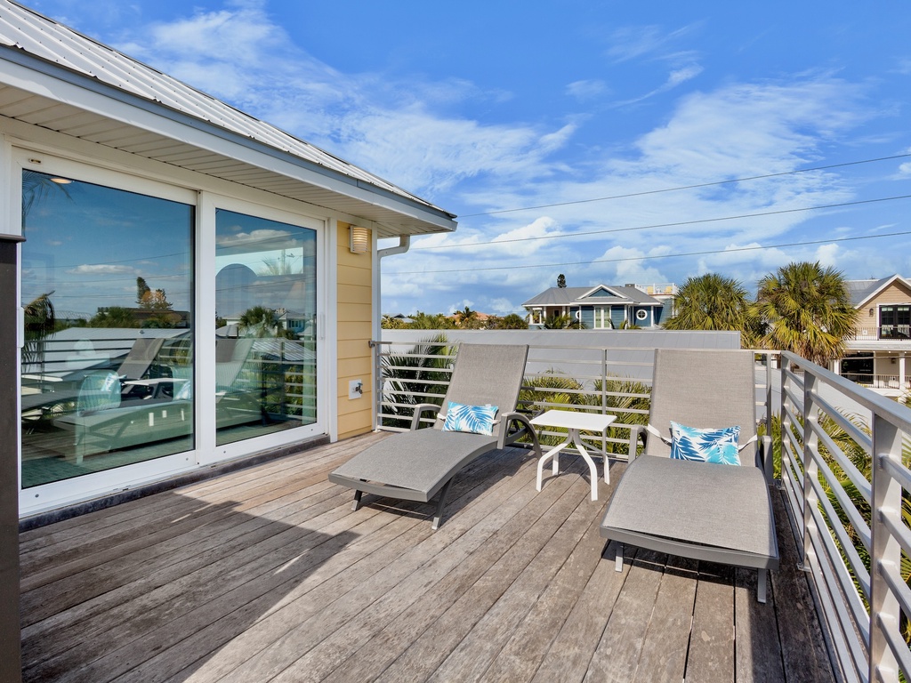 Third Bedroom, Rooftop terrace with comfortable loungers