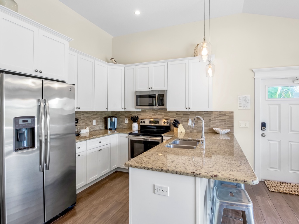 Kitchen with Breakfast Bar