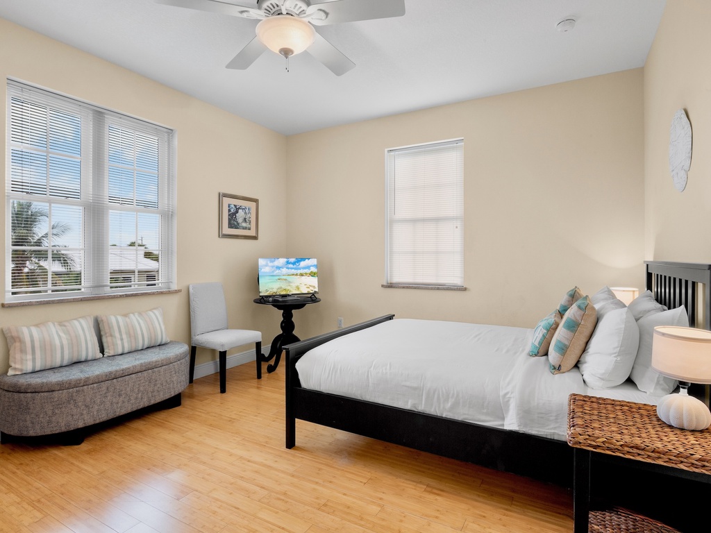 Second Bedroom, Queen