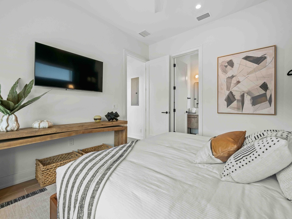 Second Bedroom - King