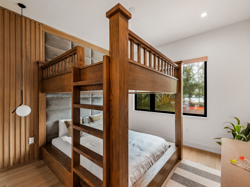 Fourth Bedroom, Queen/Queen Bunk