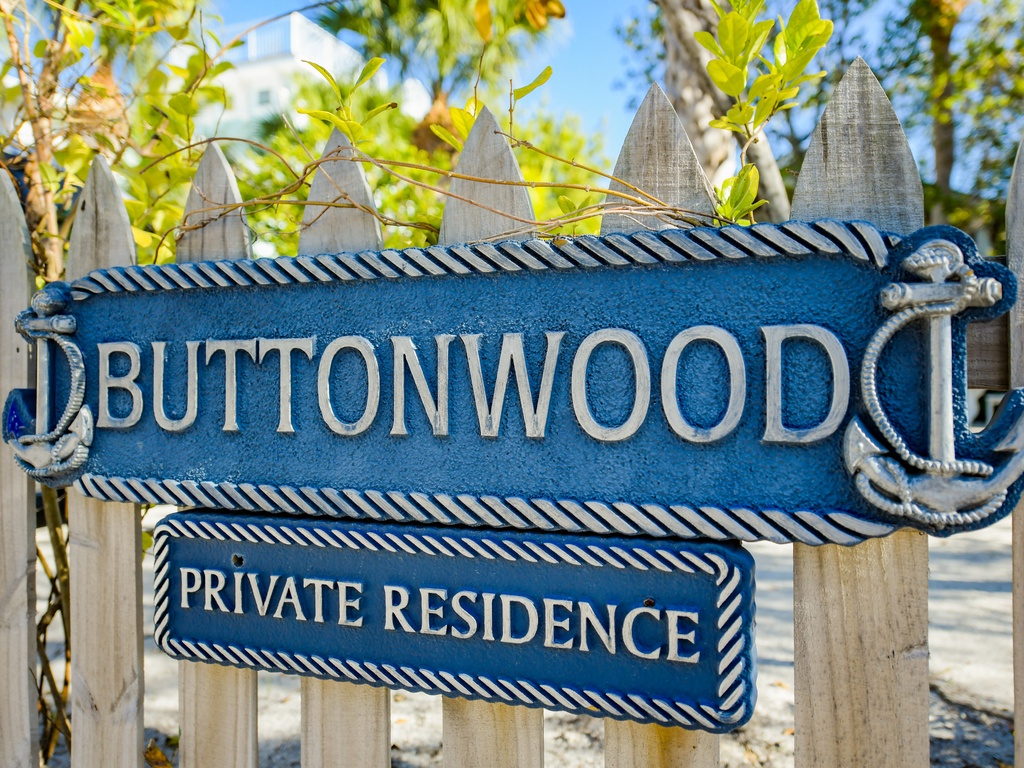 Buttonwood Cottage by AMI Locals