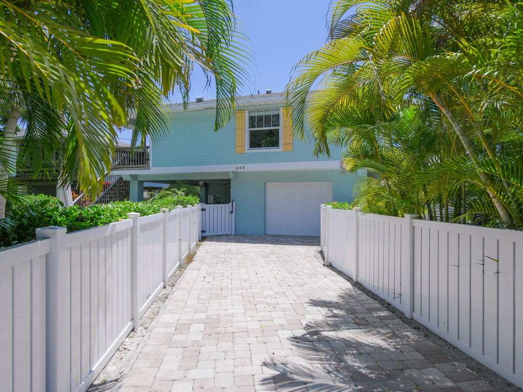 Beach Isle Driveway