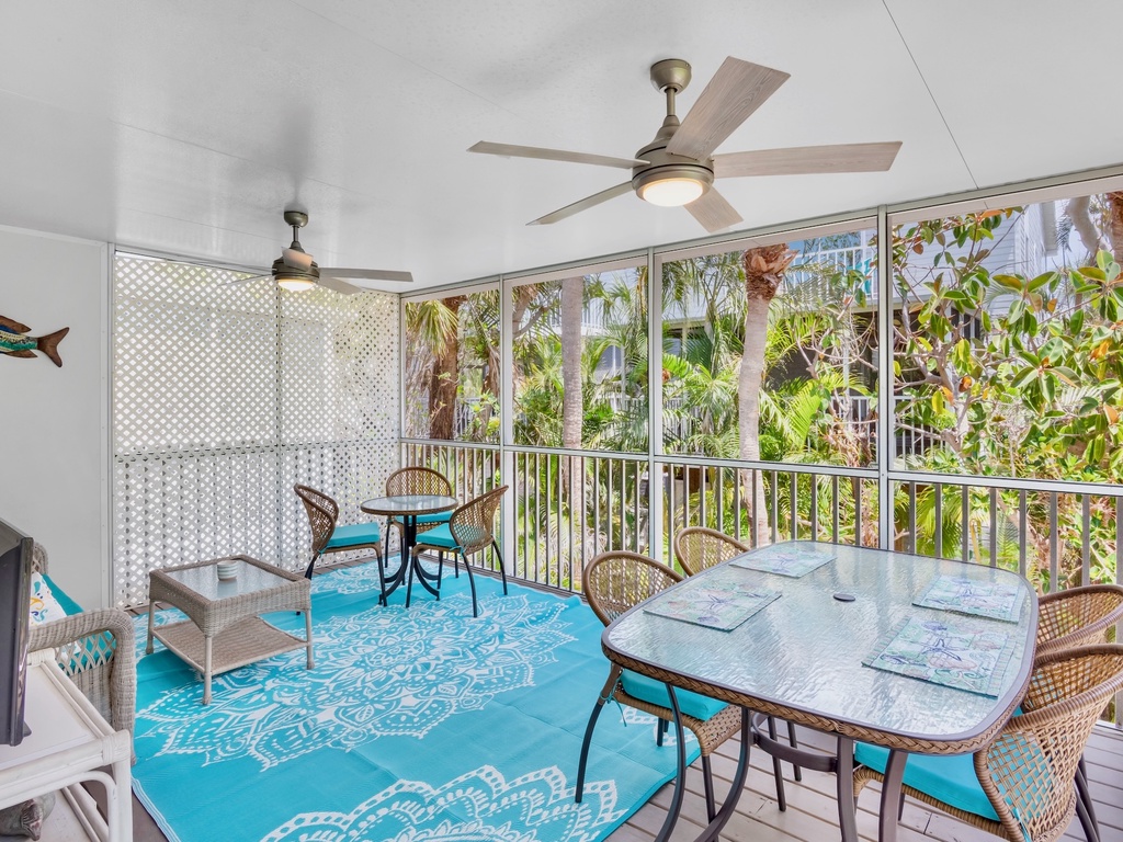 Screened Patio, Dining Area