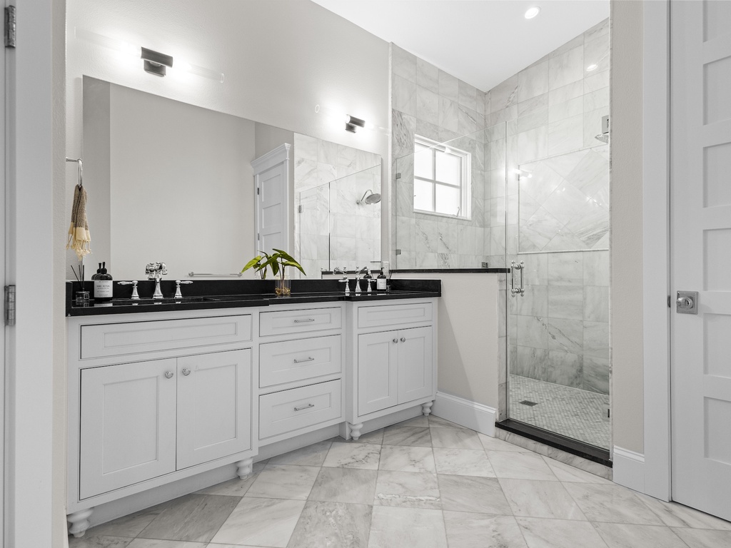 Eighth Bathroom, Ensuite