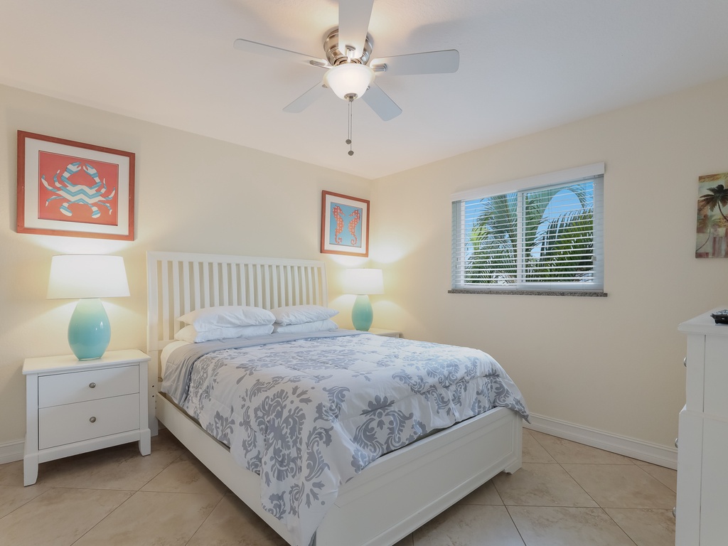 Primary Bedroom - Queen