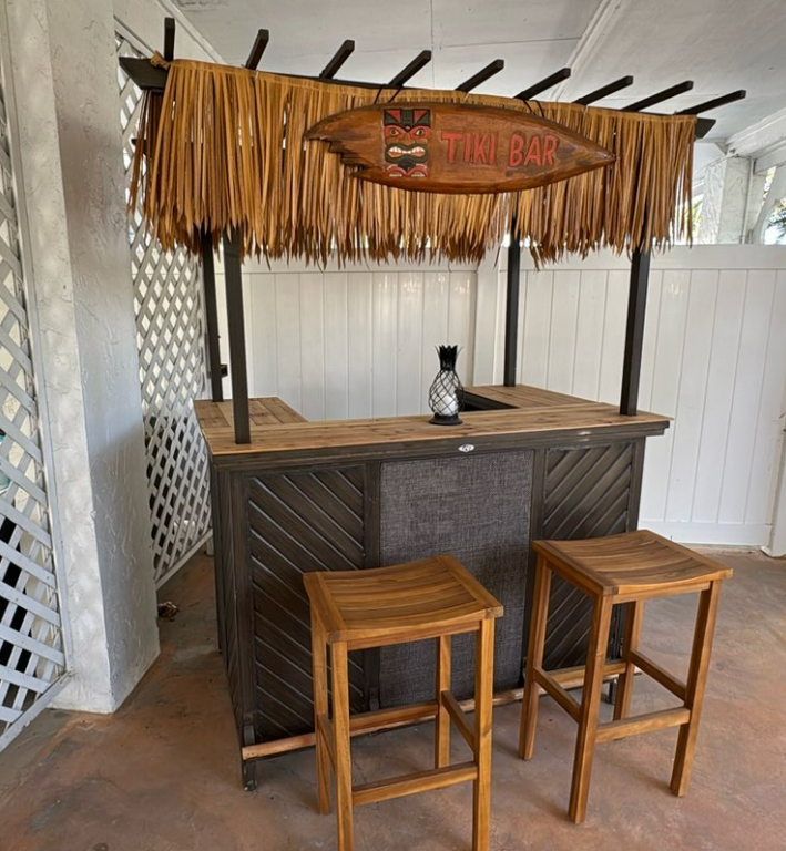 Tiki bar