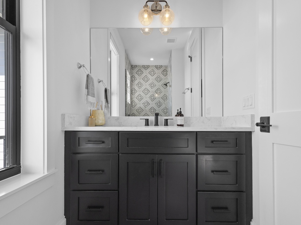 Seventh Bedroom, Ensuite